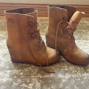 Sorel wedge leather boots